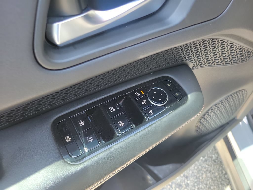 Used 2023 Nissan Ariya FWD image 16