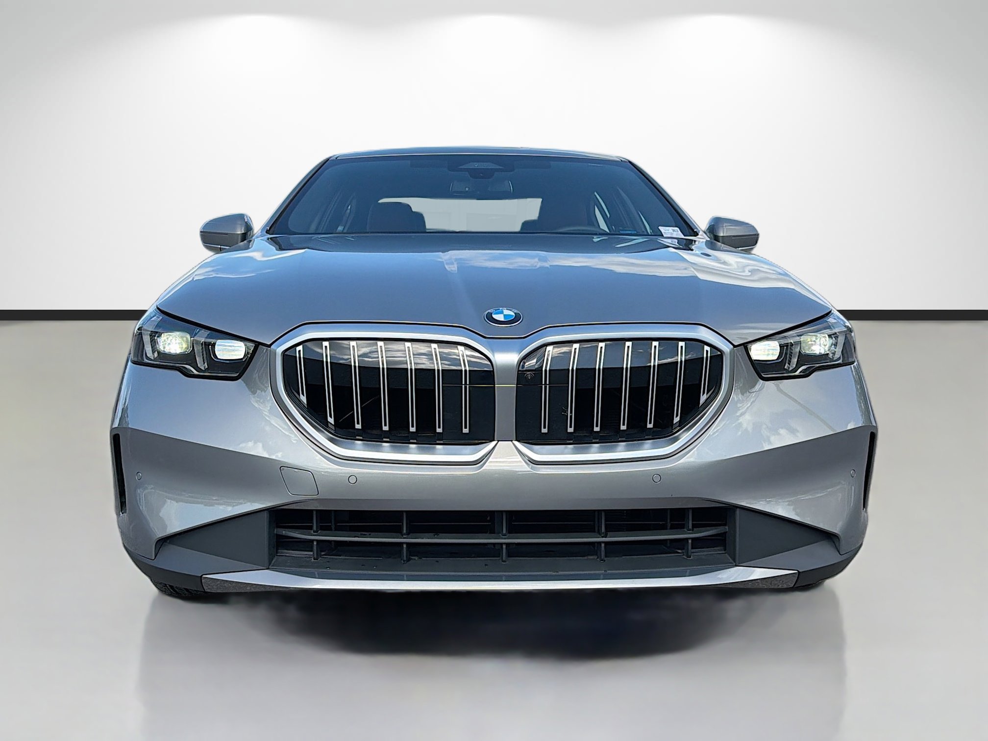 Used 2025 BMW 530i w/ Premium Package image 8