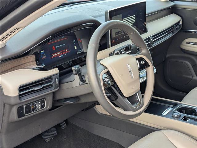 Used 2023 Lincoln Corsair Reserve image 10