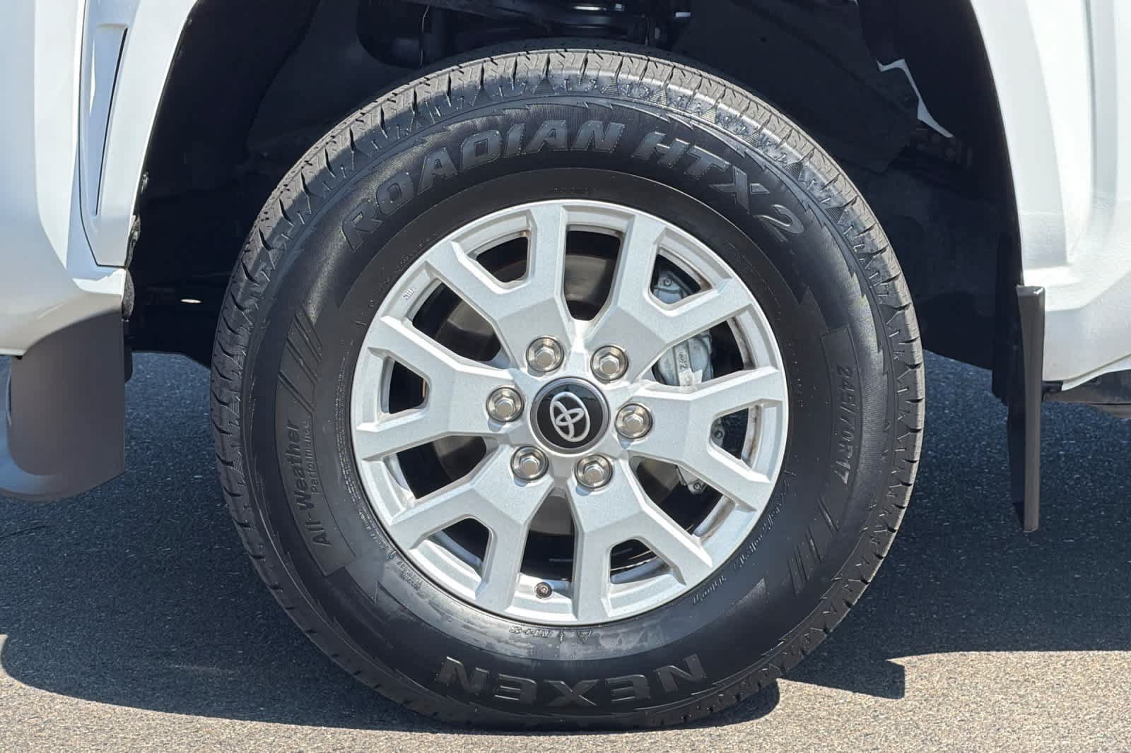 Used 2024 Toyota Tacoma SR5 AWD/4WD image 29