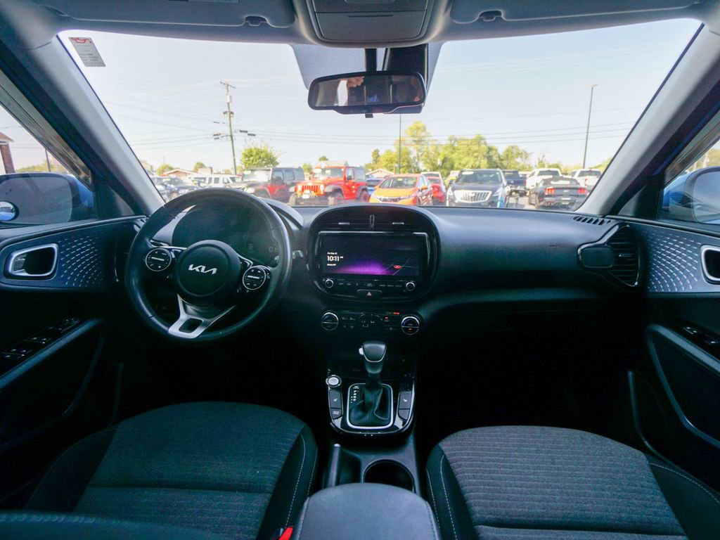 Used 2023 Kia Soul EX image 2