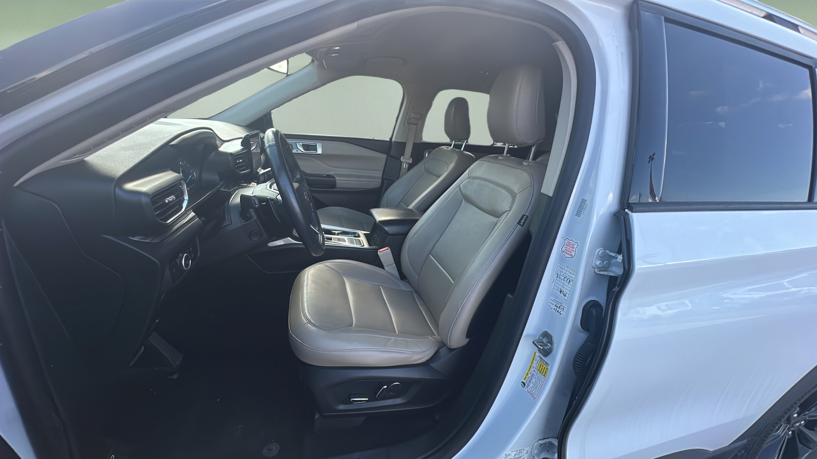 Used 2020 Ford Explorer Limited RWD image 17
