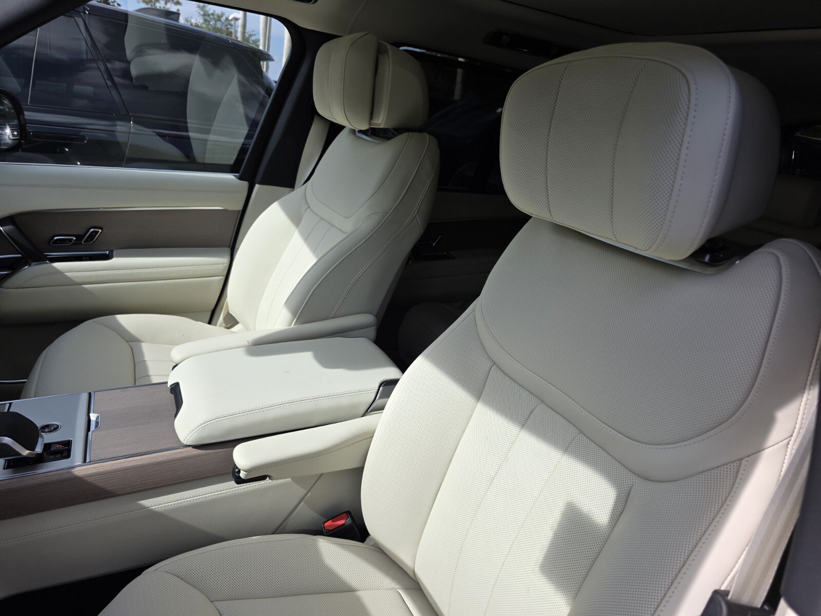 New 2026 Land Rover Range Rover Autobiography AWD/4WD image 11