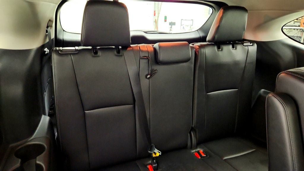 Used 2025 Toyota Highlander Platinum AWD/4WD image 22