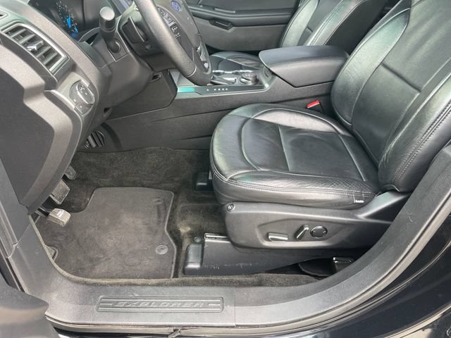 Used 2017 Ford Explorer XLT AWD/4WD image 9