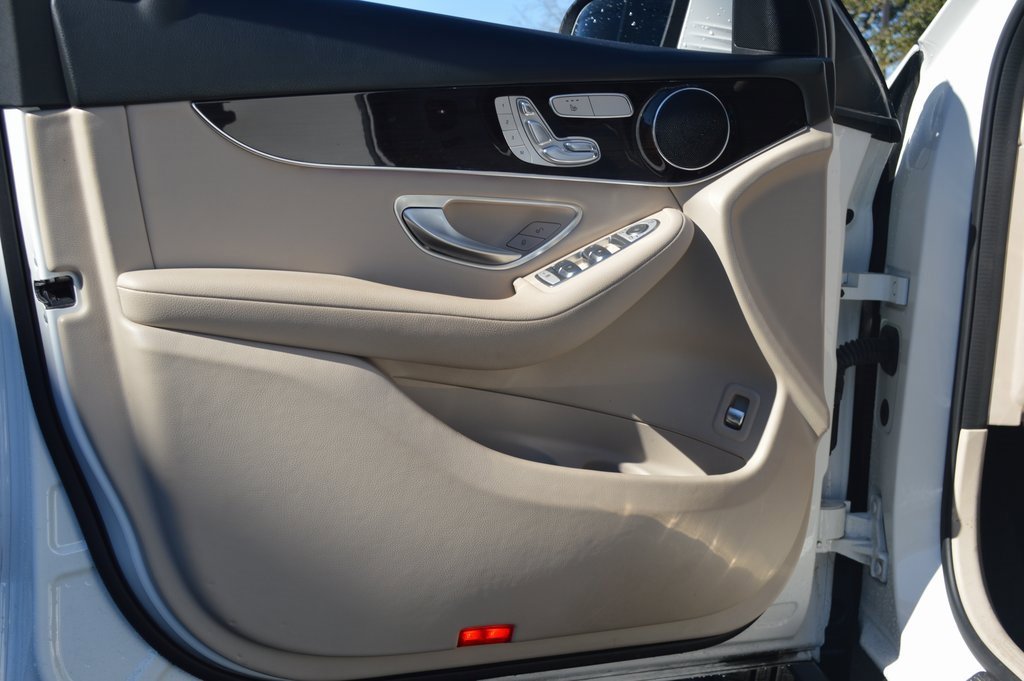 Used 2022 Mercedes-Benz GLC 300 image 11