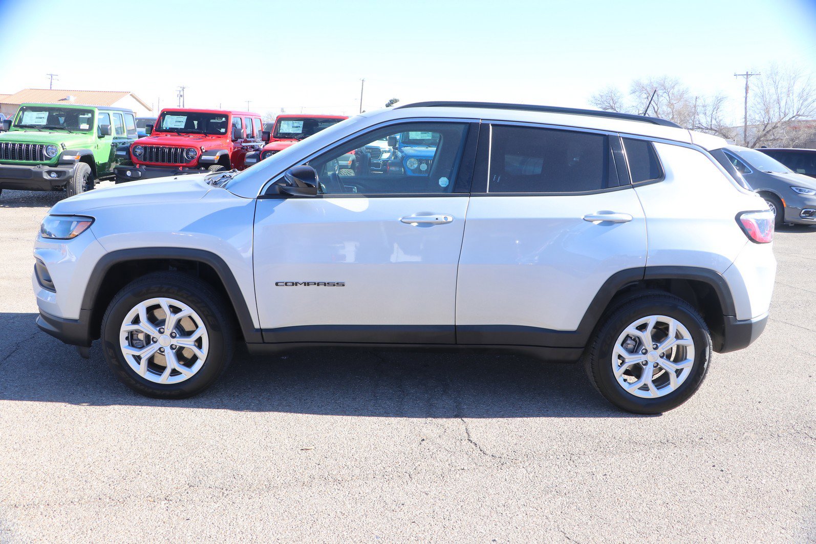 Used 2024 Jeep Compass Latitude image 4