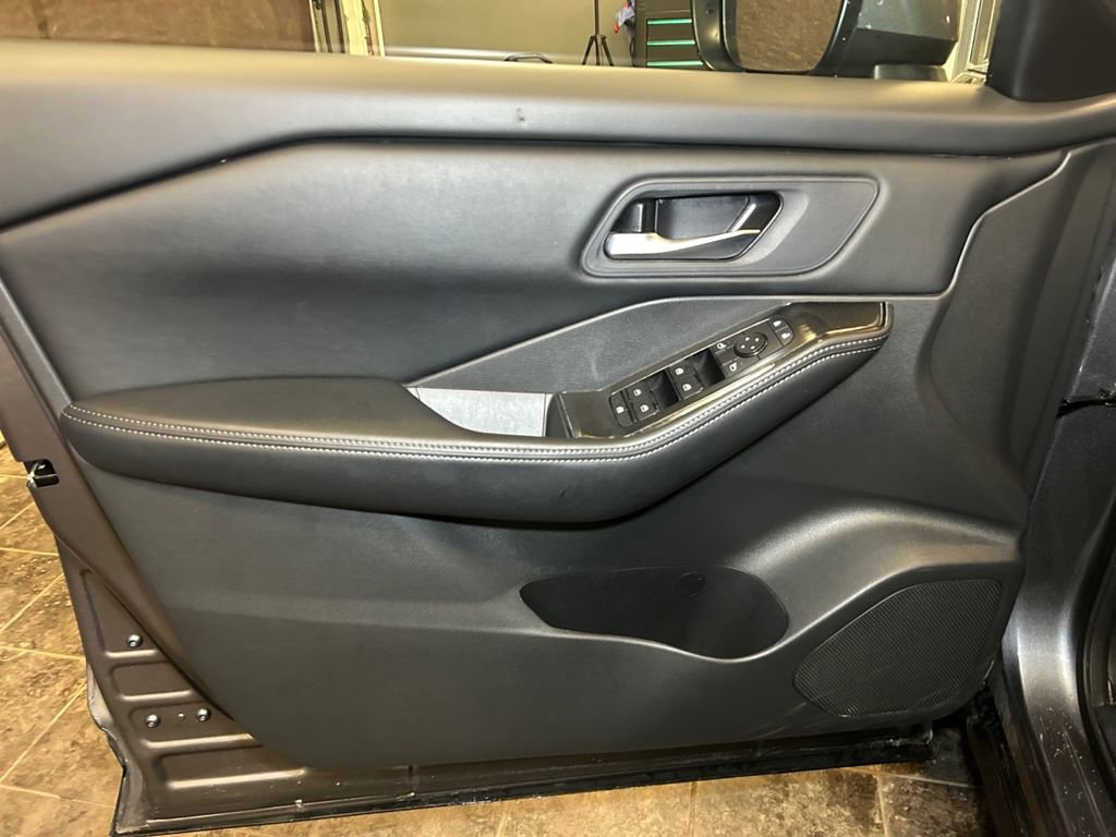 Used 2026 Nissan Rogue SV image 22