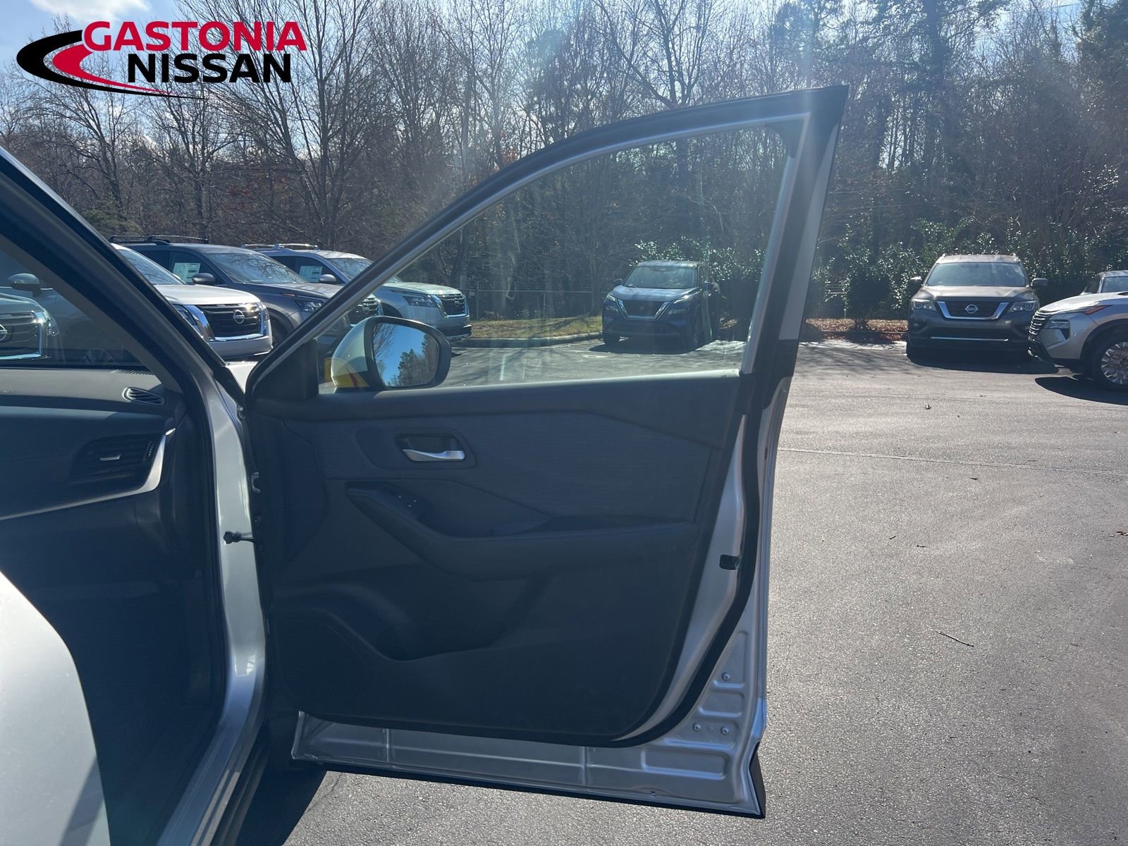 Used 2021 Nissan Rogue SV image 25