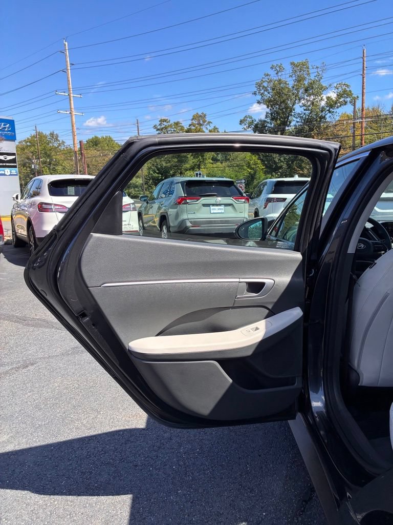 Used 2023 Hyundai Sonata SE w/ Cargo Package FWD image 22