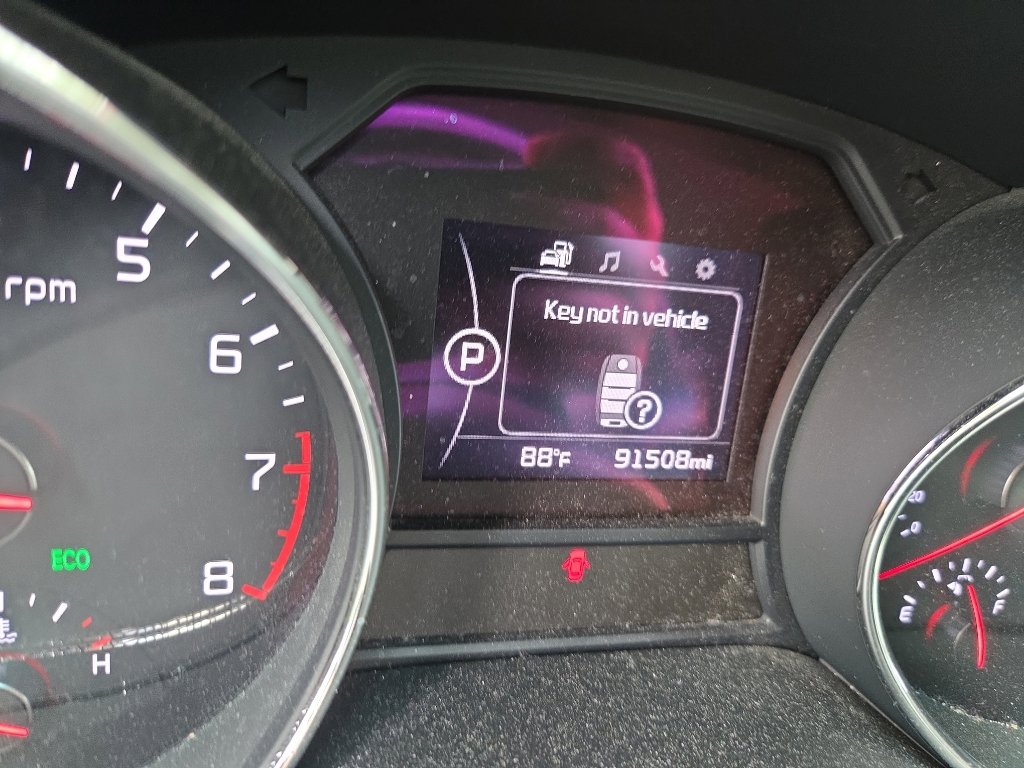 Used 2016 Kia Sedona LX w/ LX Essentials Premium Package FWD image 2