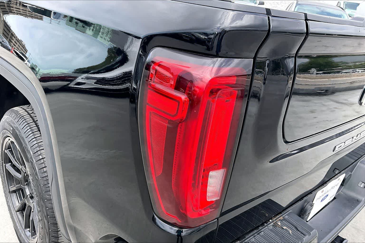Used 2022 GMC Sierra 1500 Elevation w/ Preferred Package AWD/4WD image 32