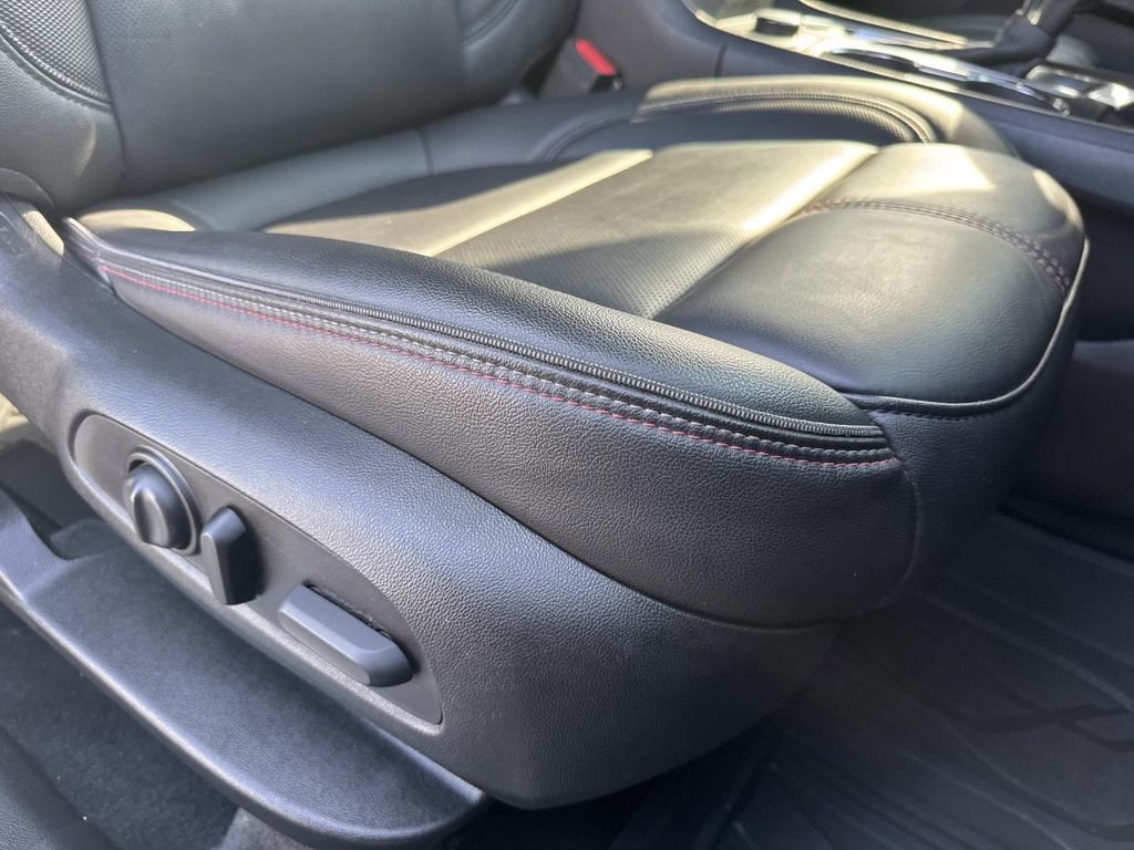 Certified 2023 Chevrolet Traverse RS image 12