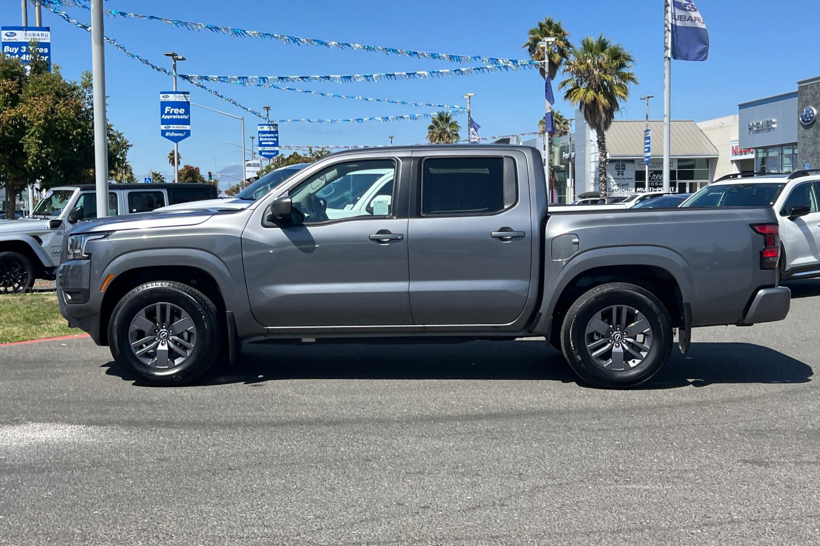 Certified 2025 Nissan Frontier SV w/ Tow Package RWD image 7
