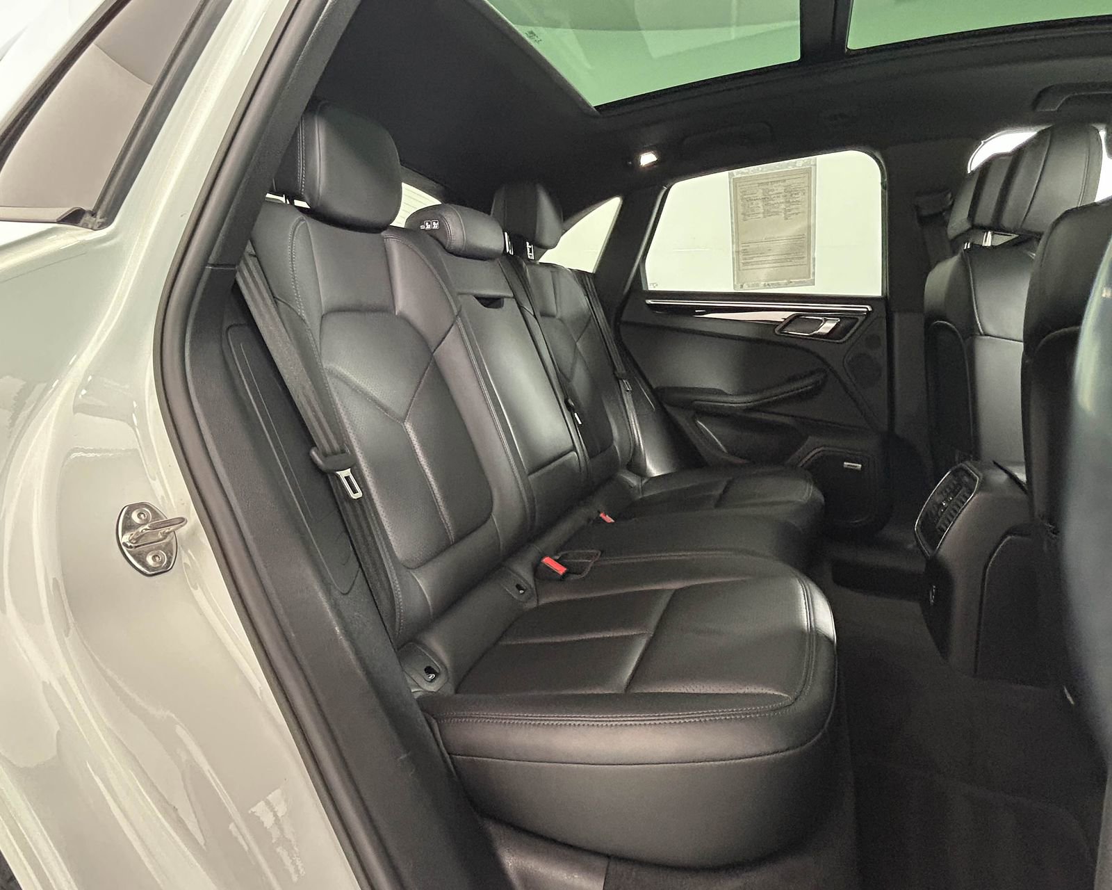 Used 2021 Porsche Macan image 26