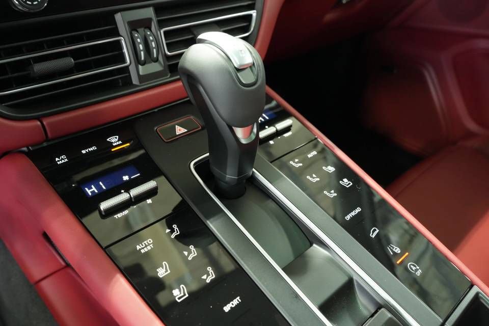 New 2026 Porsche Macan AWD/4WD image 24