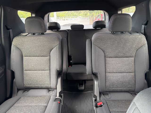New 2027 Chevrolet Traverse LT w/ Sun and Wheel Package FWD image 24