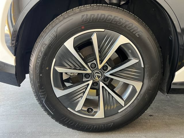 Used 2025 Lexus RZ 300e FWD image 11