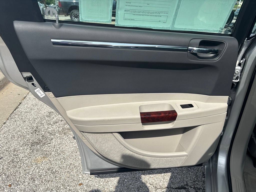 Used 2005 Chrysler 300 C w/ Sound Group II RWD image 34