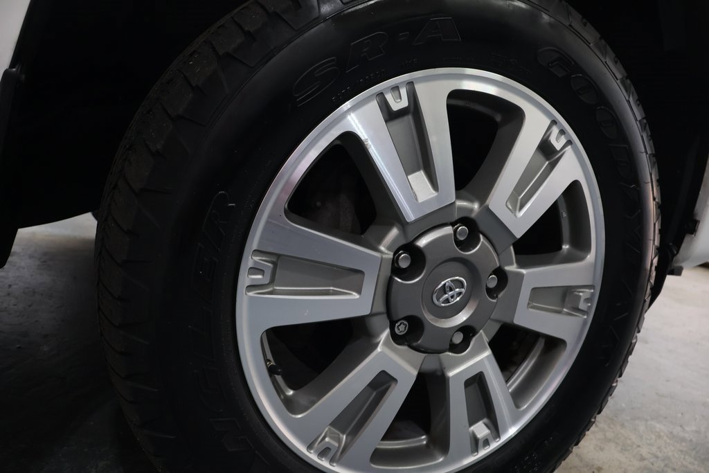 Used 2017 Toyota Tundra Platinum image 32