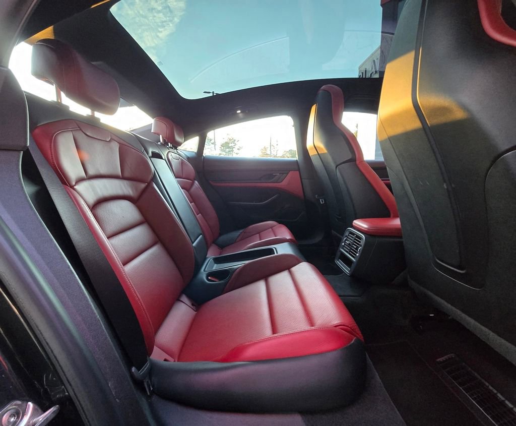 Used 2022 Porsche Taycan image 17