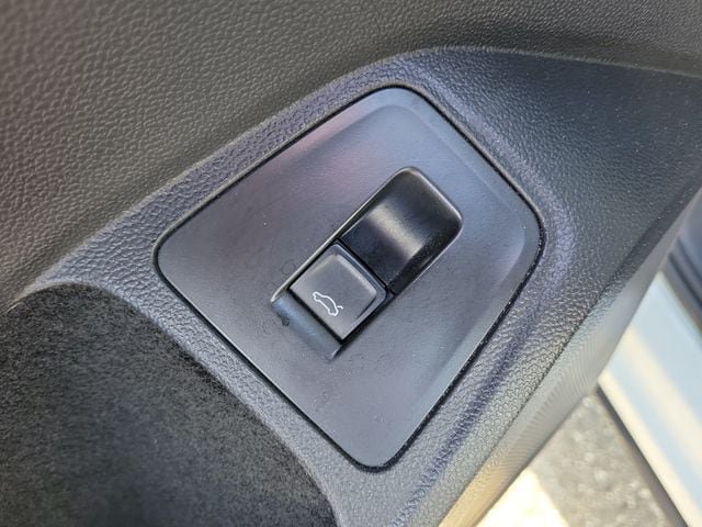 Certified 2024 Volkswagen Tiguan SE FWD image 16