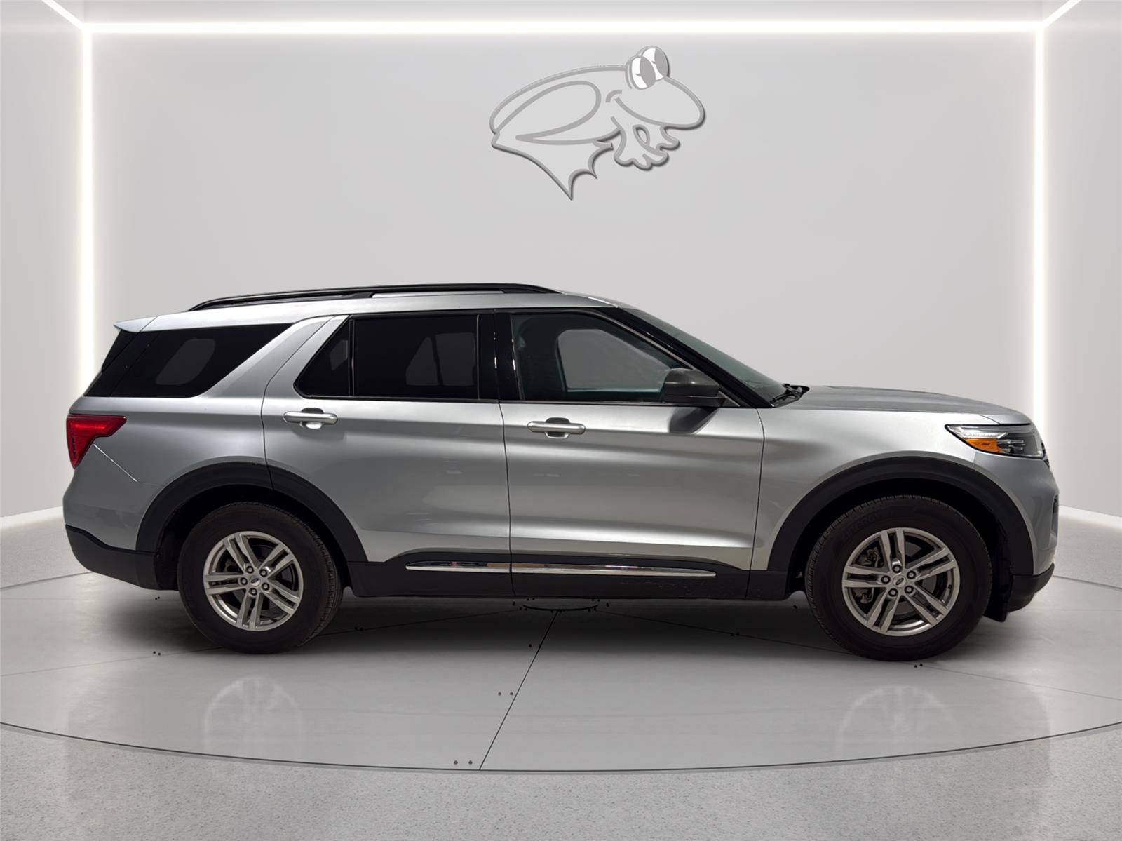 Used 2023 Ford Explorer XLT RWD image 7