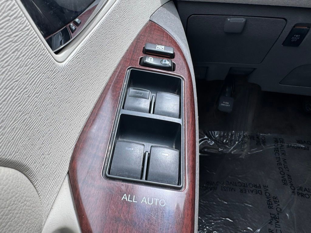 Used 2014 Toyota Sienna XLE FWD image 33
