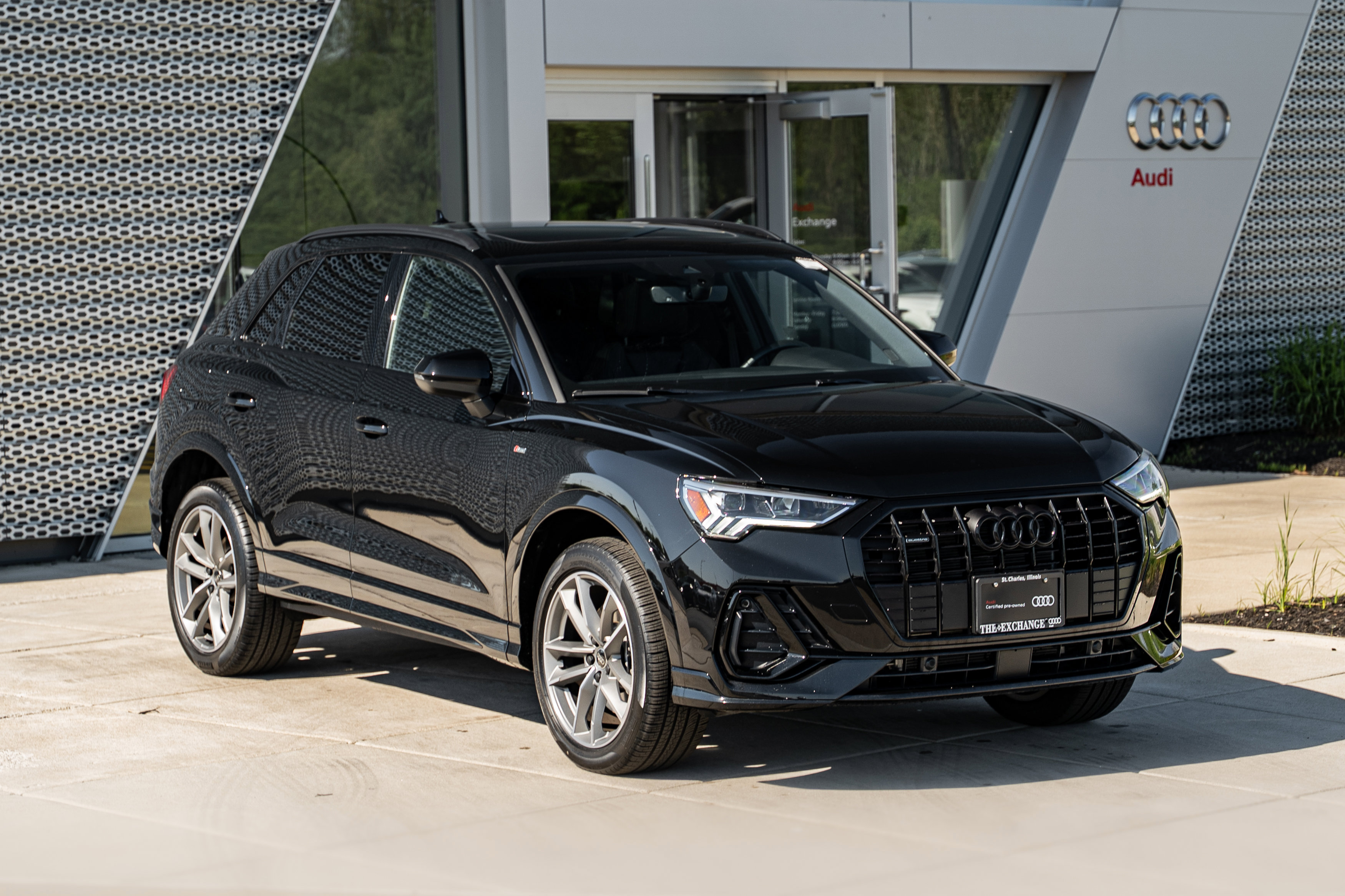Certified 2025 Audi Q3 2.0T Premium w/ Convenience Package AWD/4WD image 2