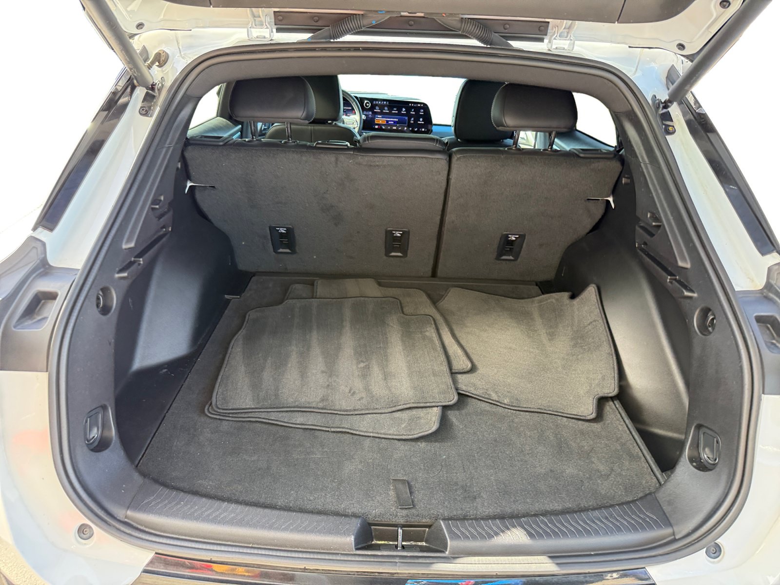 Used 2024 Chevrolet Equinox EV LT FWD image 17
