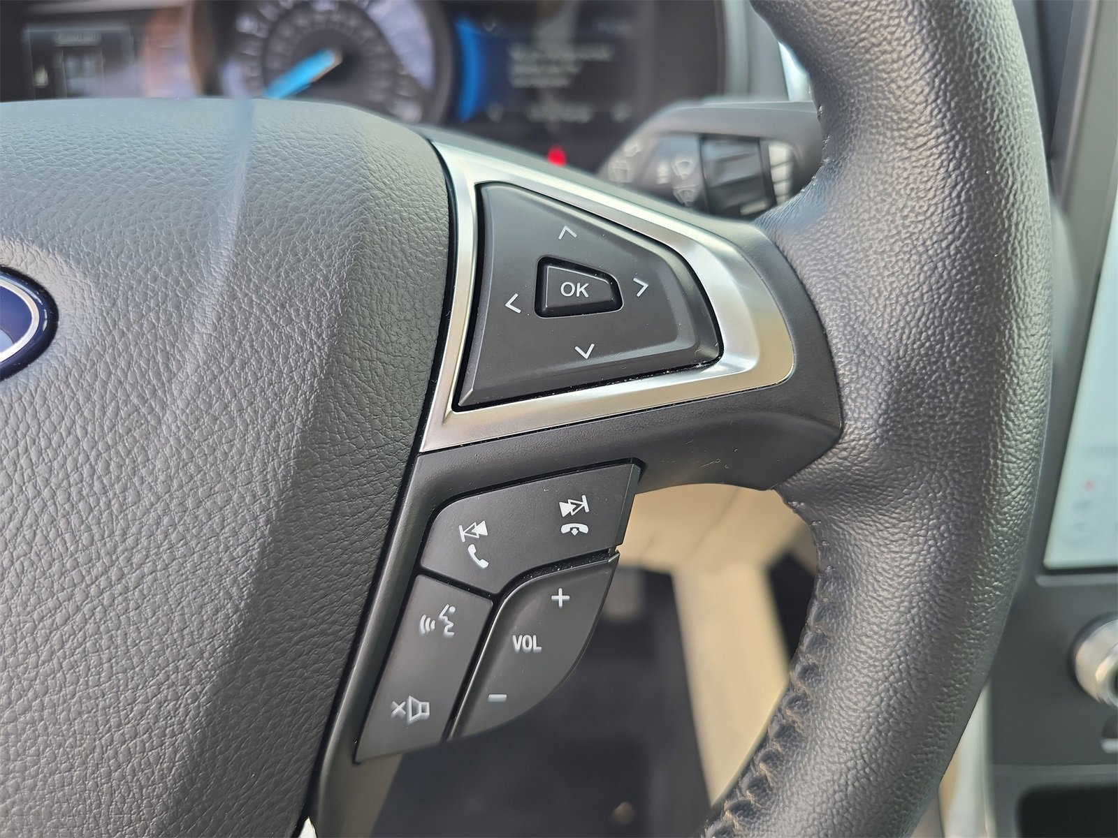 Used 2023 Ford Edge Titanium image 24