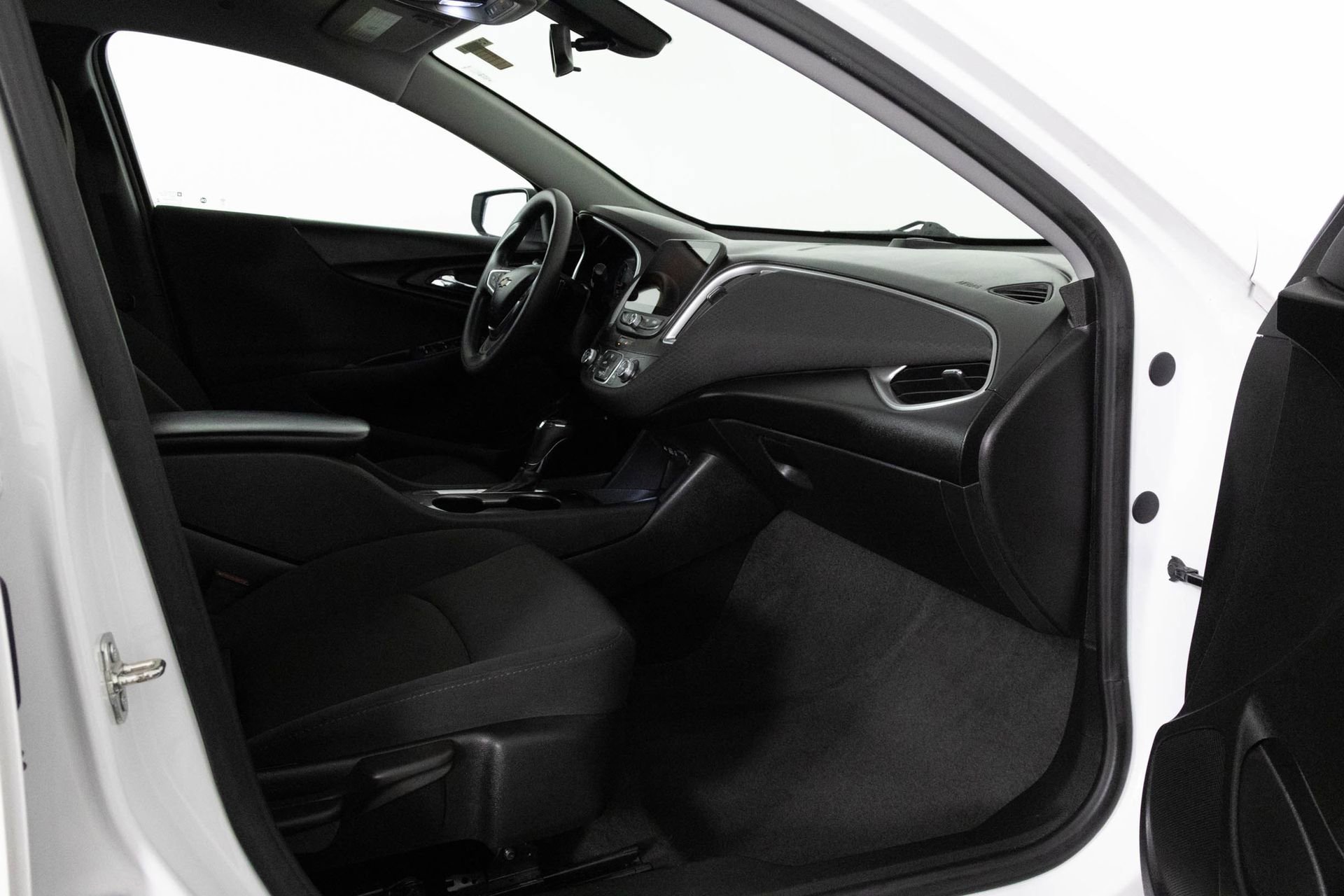 Used 2020 Chevrolet Malibu LS image 39