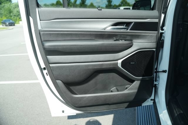 New 2026 Jeep Grand Wagoneer L Limited AWD/4WD image 15