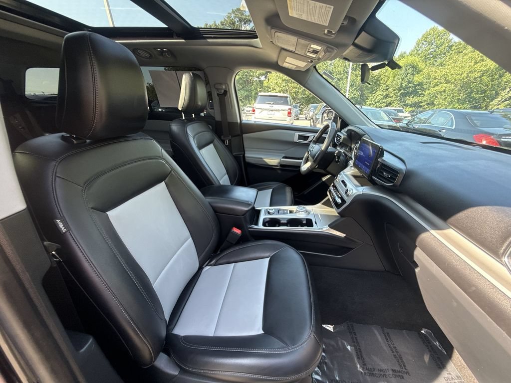 Used 2022 Ford Explorer XLT w/ Equipment Group 202A AWD/4WD image 27