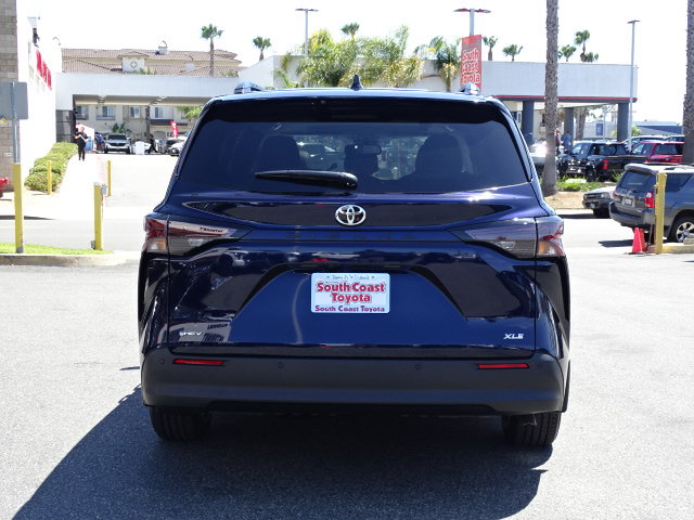 New 2026 Toyota Sienna XLE FWD image 6
