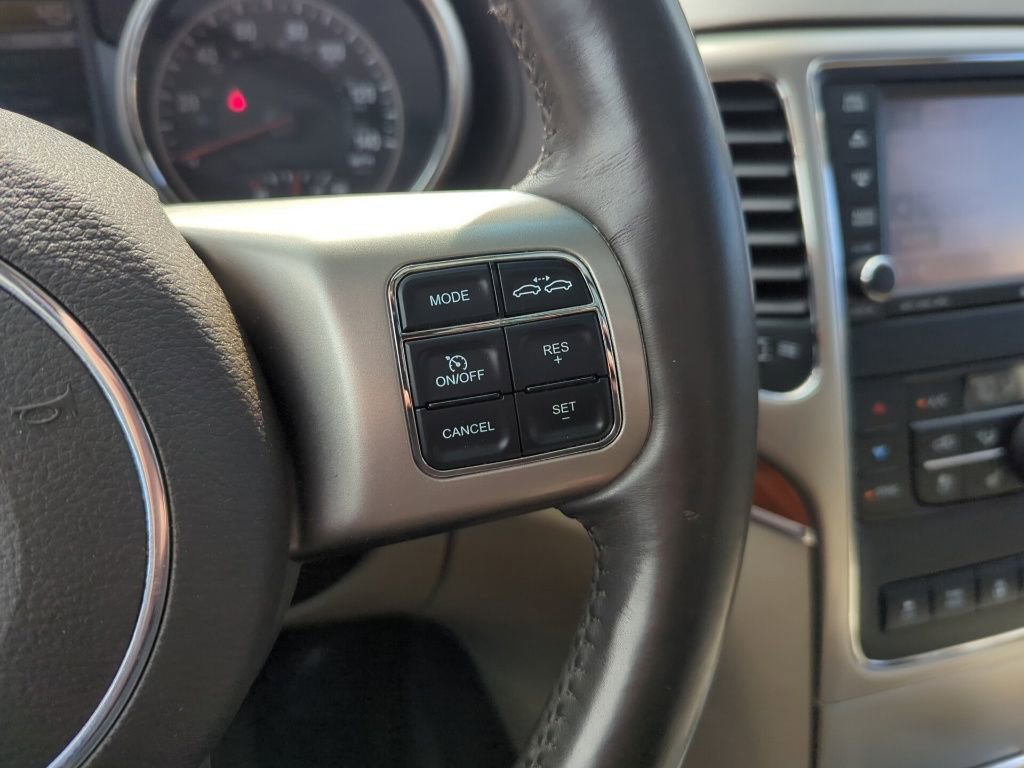 Used 2013 Jeep Grand Cherokee Overland w/ Advance Technology Group image 22