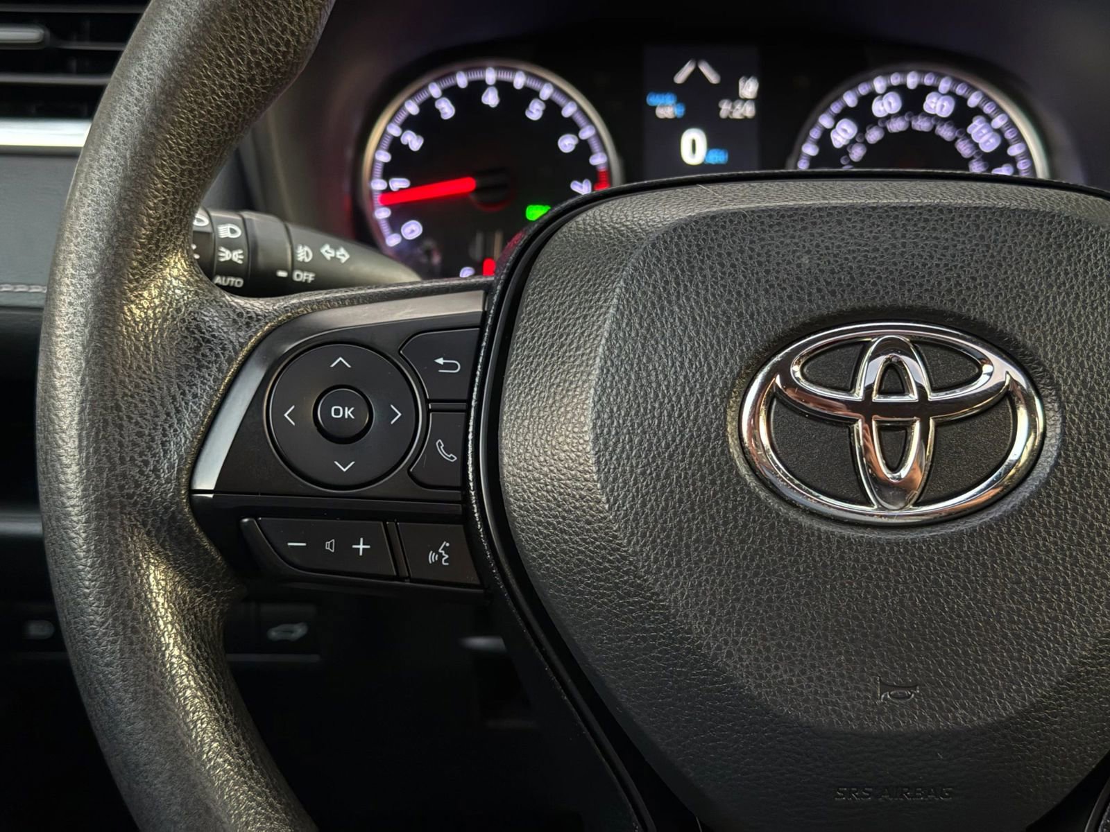 Used 2019 Toyota RAV4 XLE w/ Convenience Package FWD image 28