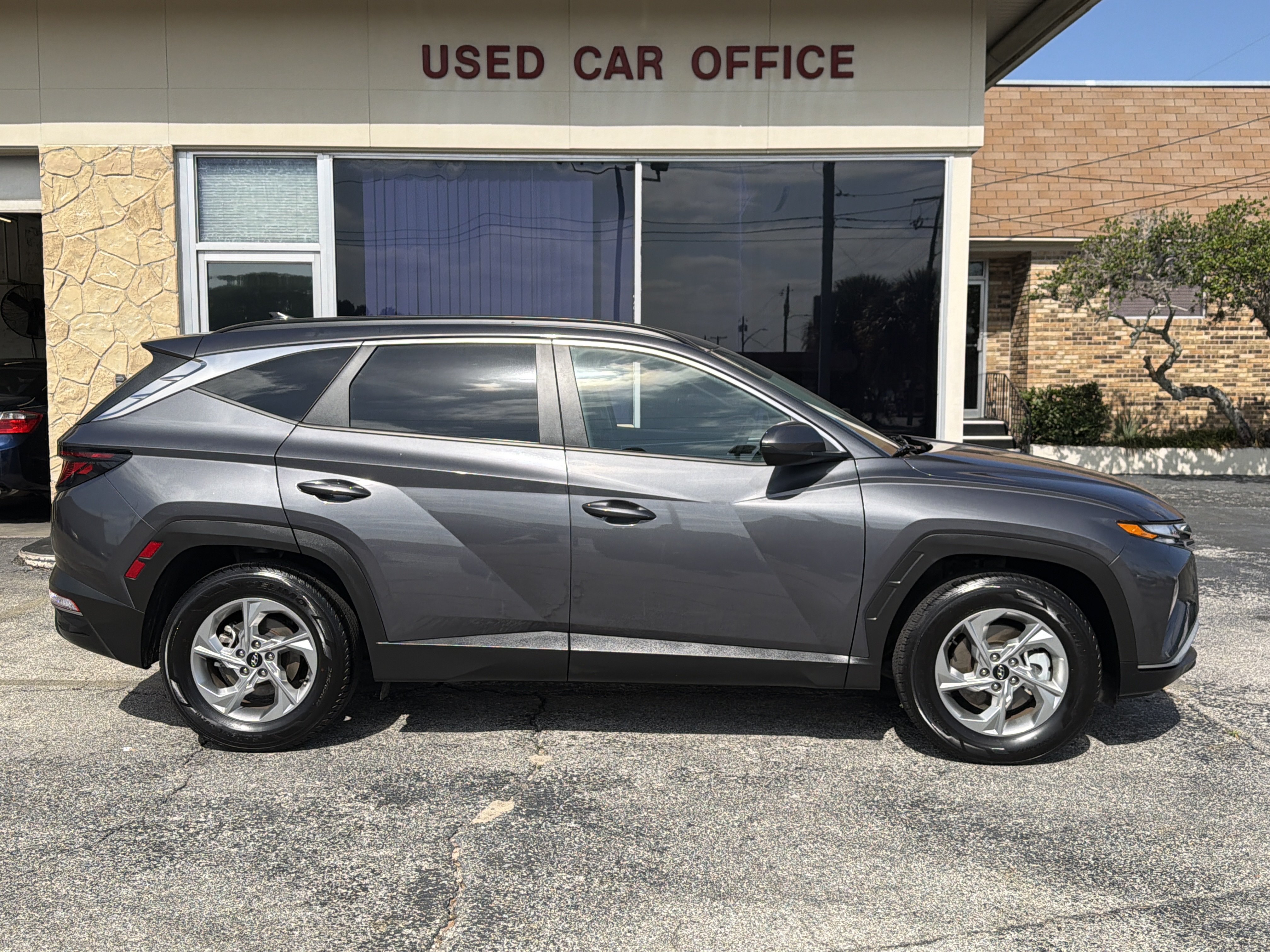 Used 2024 Hyundai Tucson SEL FWD image 2