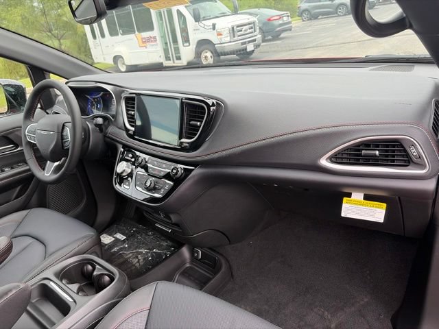 New 2027 Chrysler Pacifica Select AWD/4WD image 17