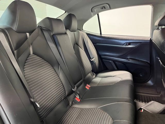 Used 2022 Toyota Camry SE FWD image 13