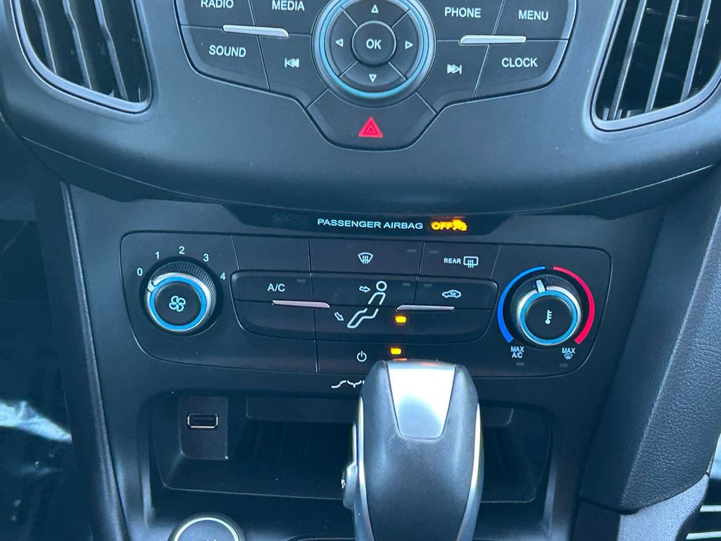Used 2015 Ford Focus SE image 25