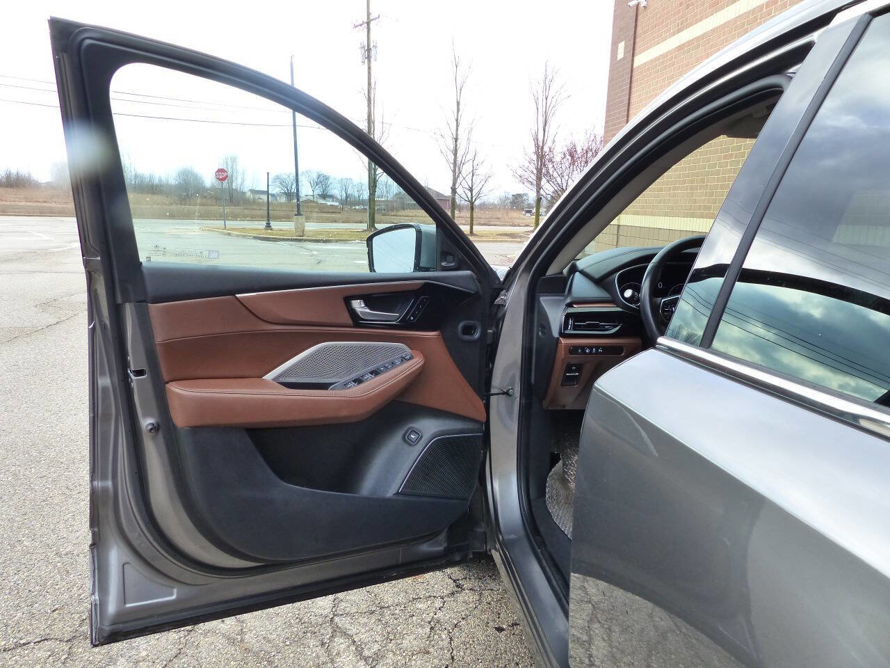 Used 2024 Acura MDX SH-AWD w/ Technology Package image 17