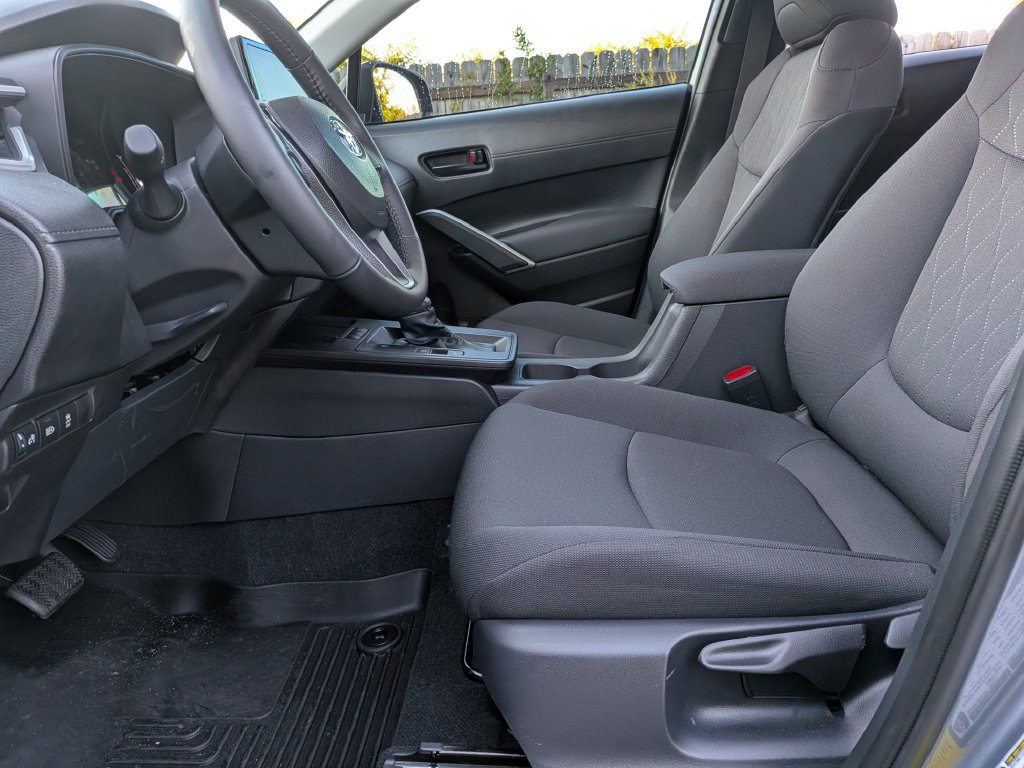 Used 2026 Toyota Corolla Cross LE FWD image 11