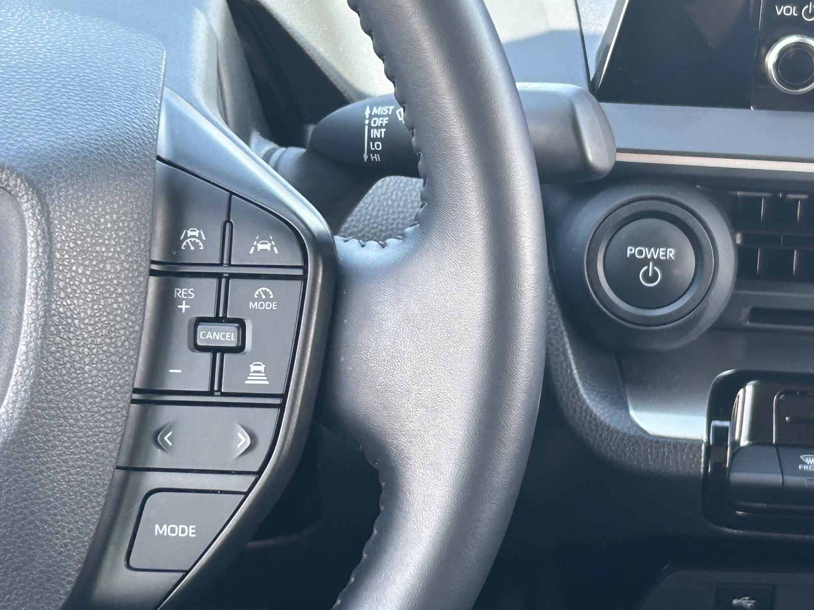 Used 2025 Toyota Prius LE FWD image 25
