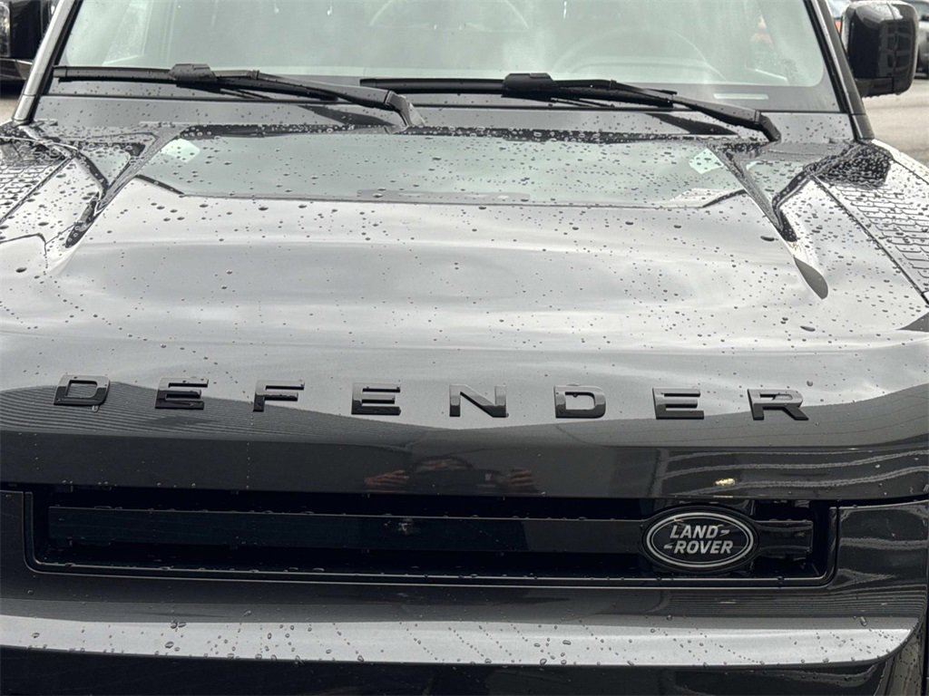 New 2026 Land Rover Defender 110 X-Dynamic SE image 10