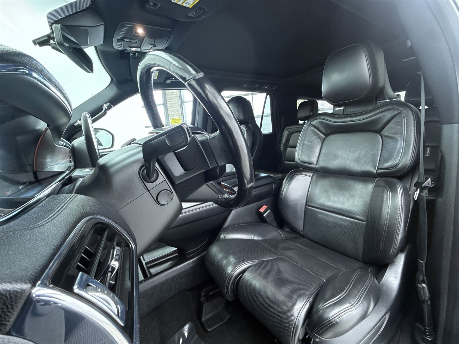 Used 2021 Lincoln Navigator L Reserve image 10