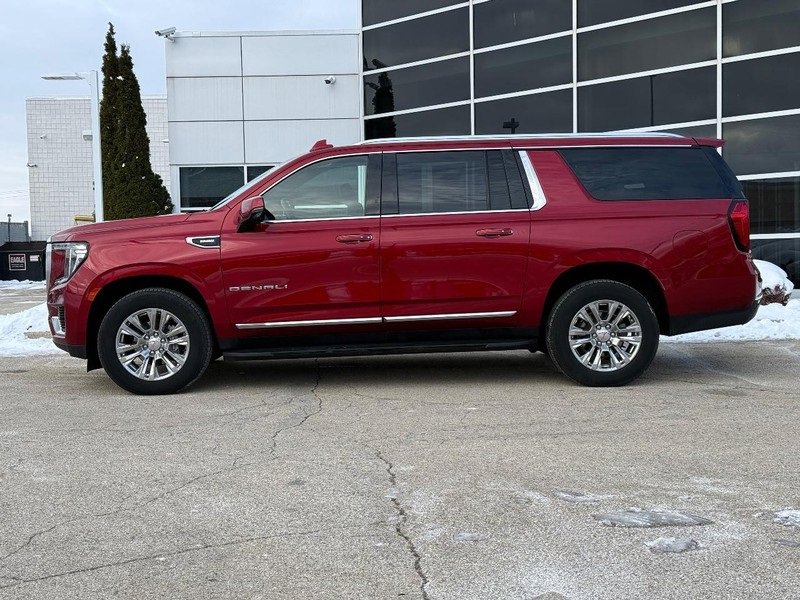 Used 2023 GMC Yukon XL Denali image 6