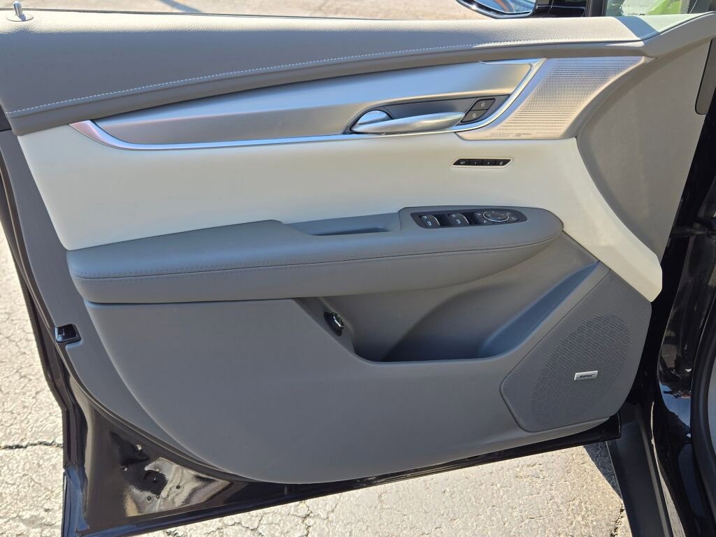 Used 2025 Cadillac XT5 Premium Luxury w/ LPO, Floor Liner Package AWD/4WD image 33