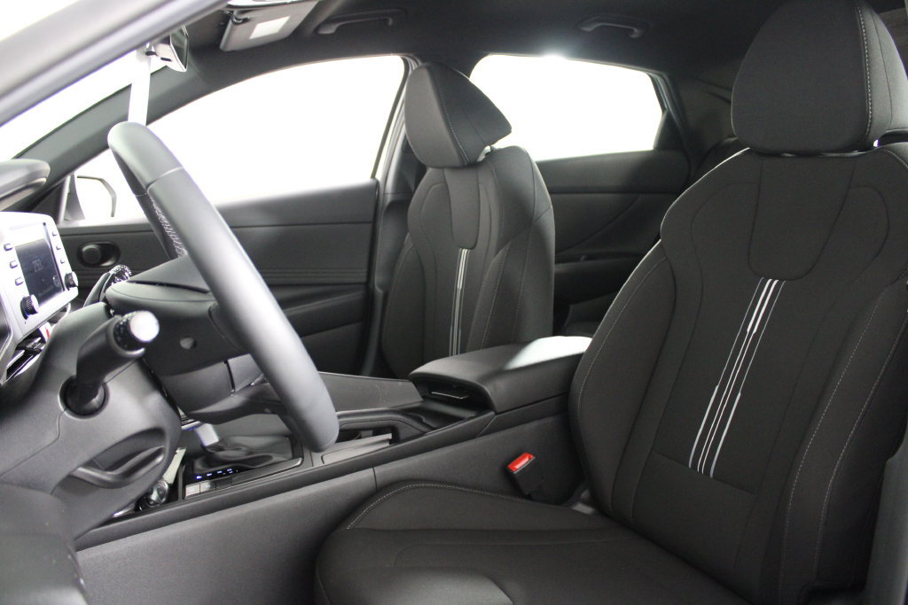 Certified 2026 Hyundai Elantra Sport FWD image 19