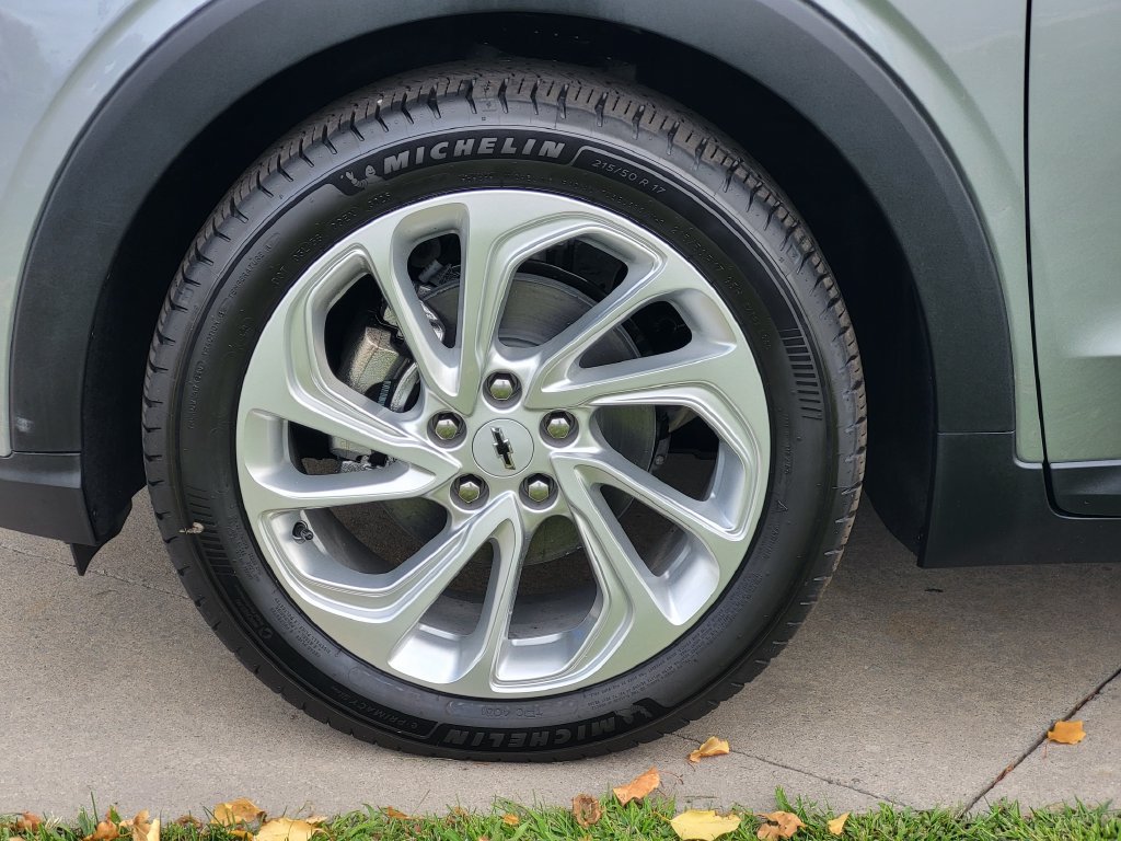 New 2027 Chevrolet Bolt LT w/ Comfort Package FWD image 5
